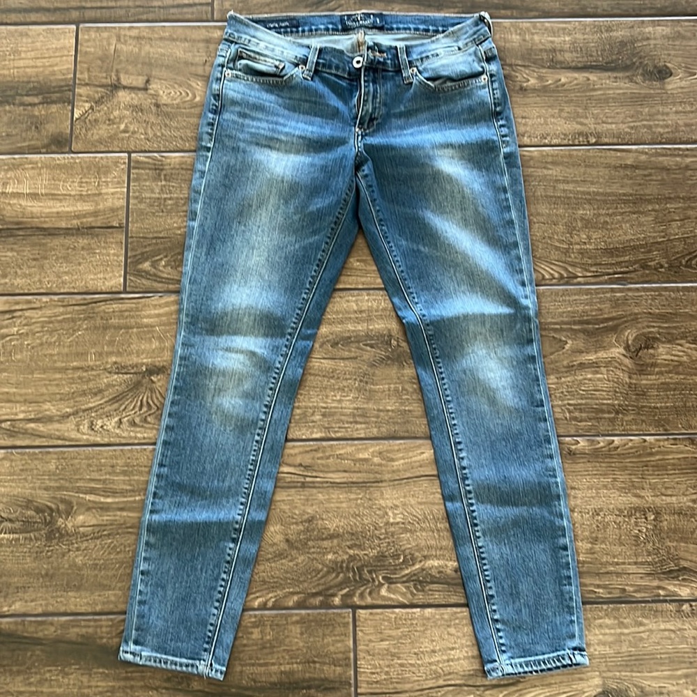 Women Lucky brand jeans. Size 4/27. Great condition